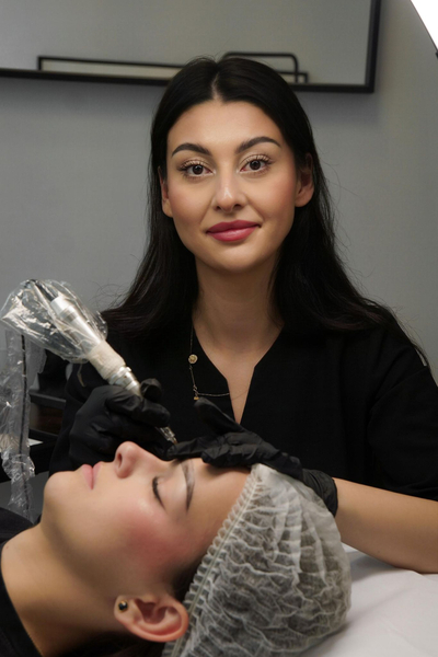 Zdjęcie na okładce dla The Skin Artist - Makijaż Permanentny Brwi Warszawa | Laminacja Brwi i Rzęs